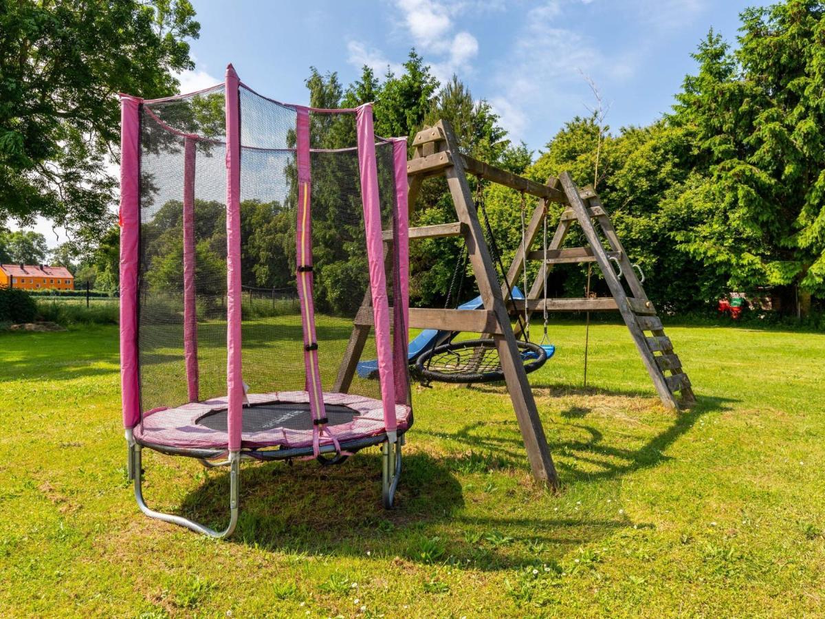 Snug Holiday Home In Divitz Spoldershagen Near Skydiving Екстериор снимка